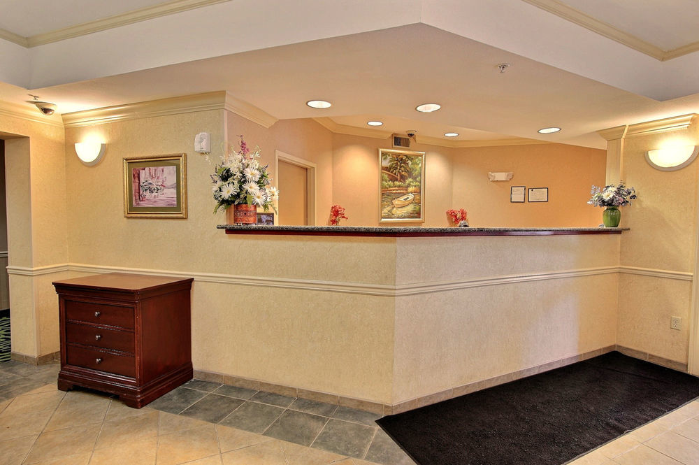 Crestwood Suites Of 뉴포트 뉴스 외부 사진