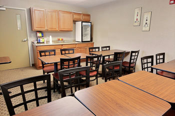 Crestwood Suites Of 뉴포트 뉴스 외부 사진